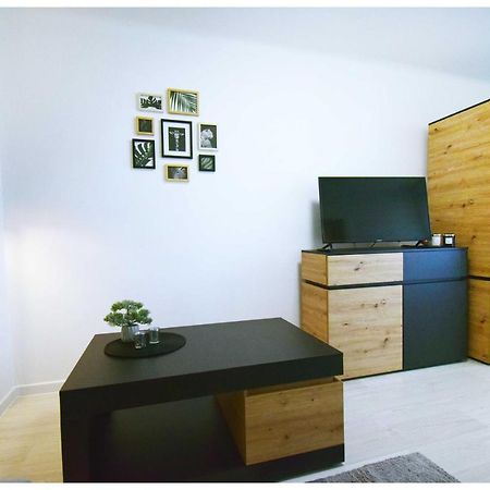 Color24 Centrum Nisko Appartement Buitenkant foto