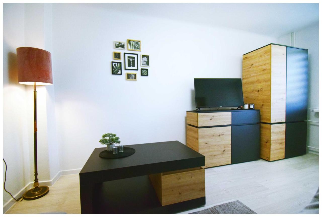 Color24 Centrum Nisko Appartement Buitenkant foto