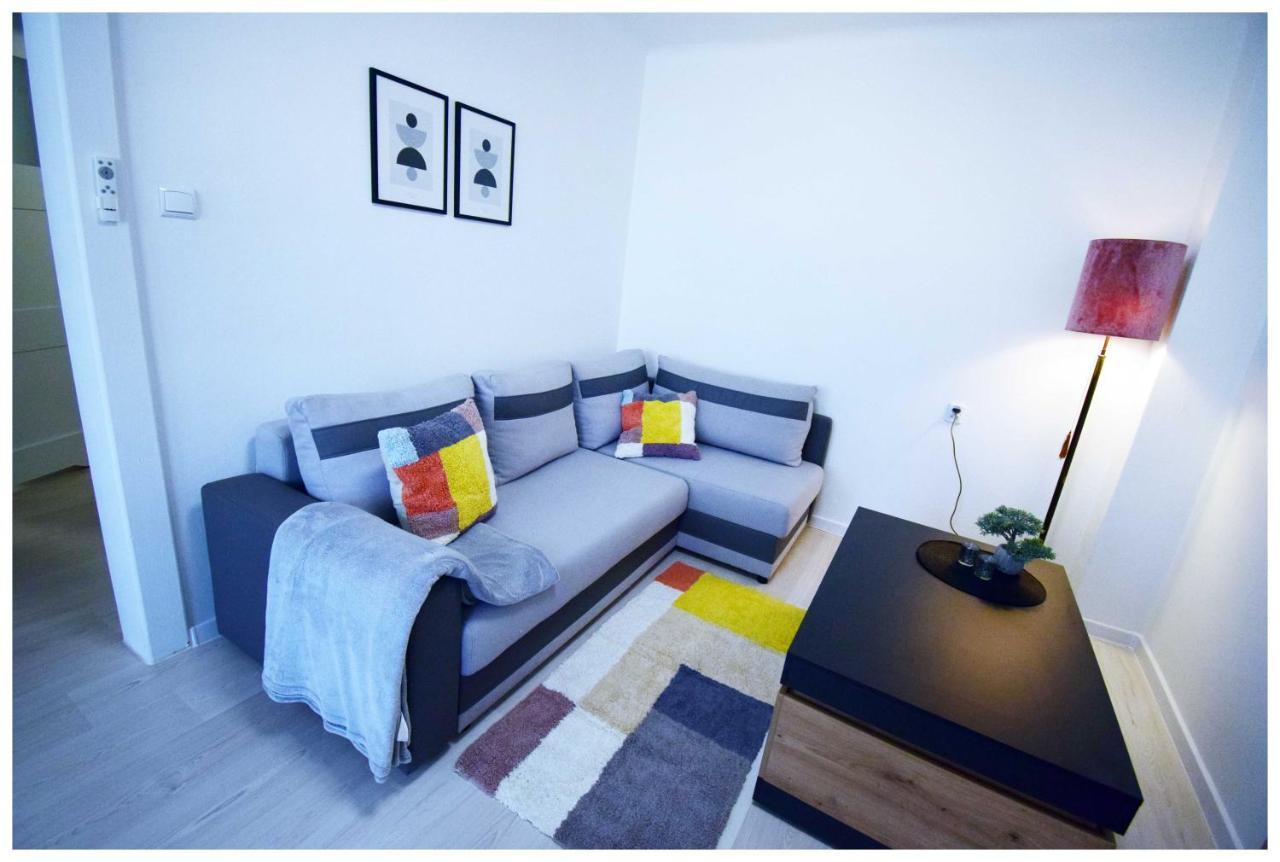 Color24 Centrum Nisko Appartement Buitenkant foto