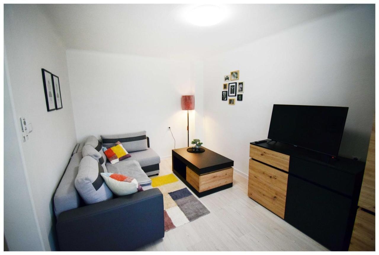 Color24 Centrum Nisko Appartement Buitenkant foto