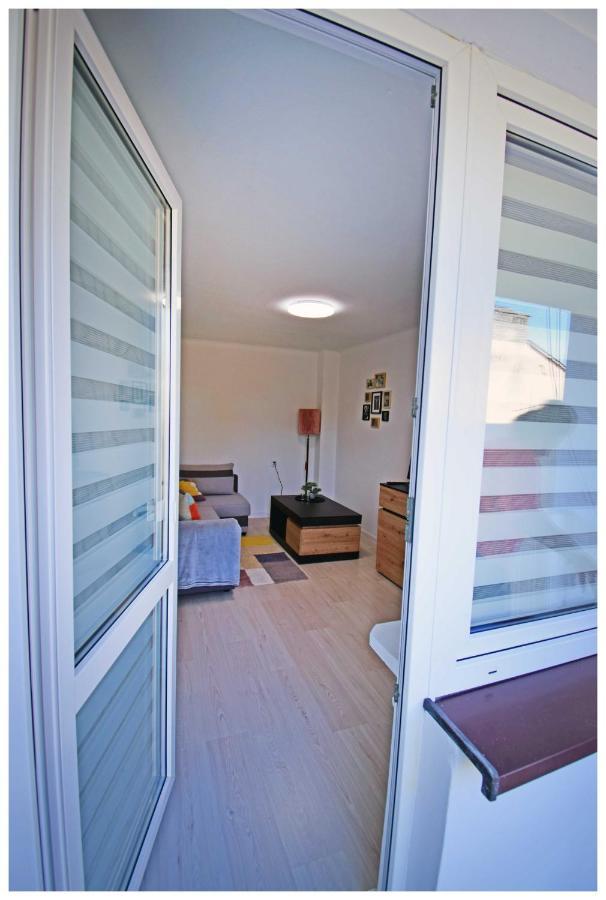 Color24 Centrum Nisko Appartement Buitenkant foto